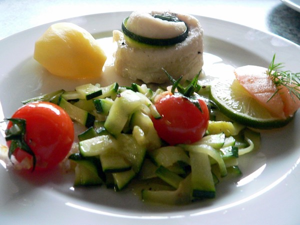 Fischröllchen mit Zucchinigemüse