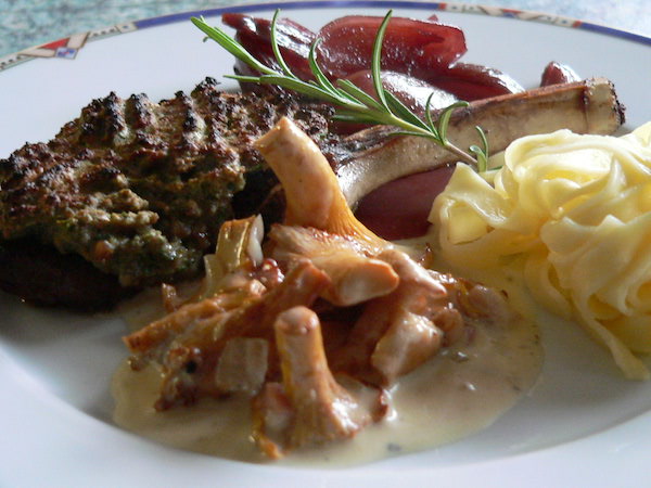 Lammkotelett mit Pfifferlingen und Nudeln