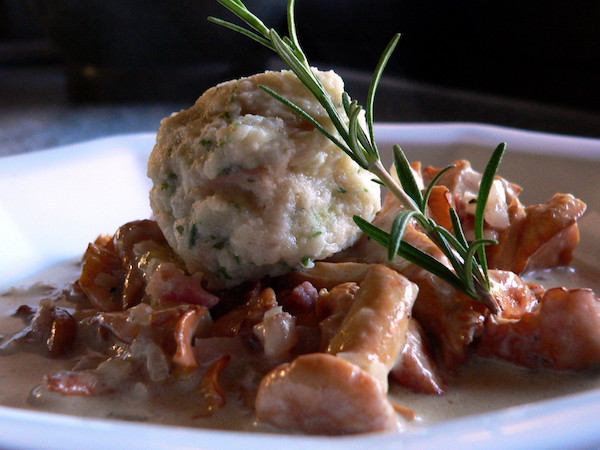 Pfifferlinge mit Semmelknödel