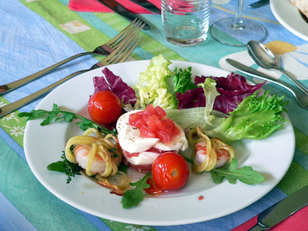Salat von Tomaten und Mozzarellakäse